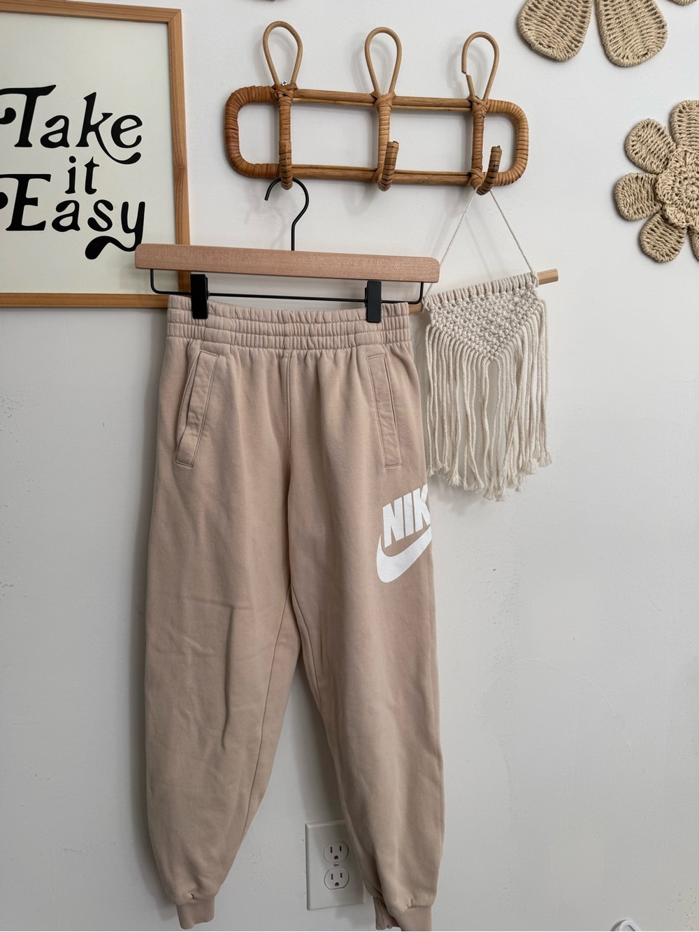 Nike - big kid size M - jogger sweatpants